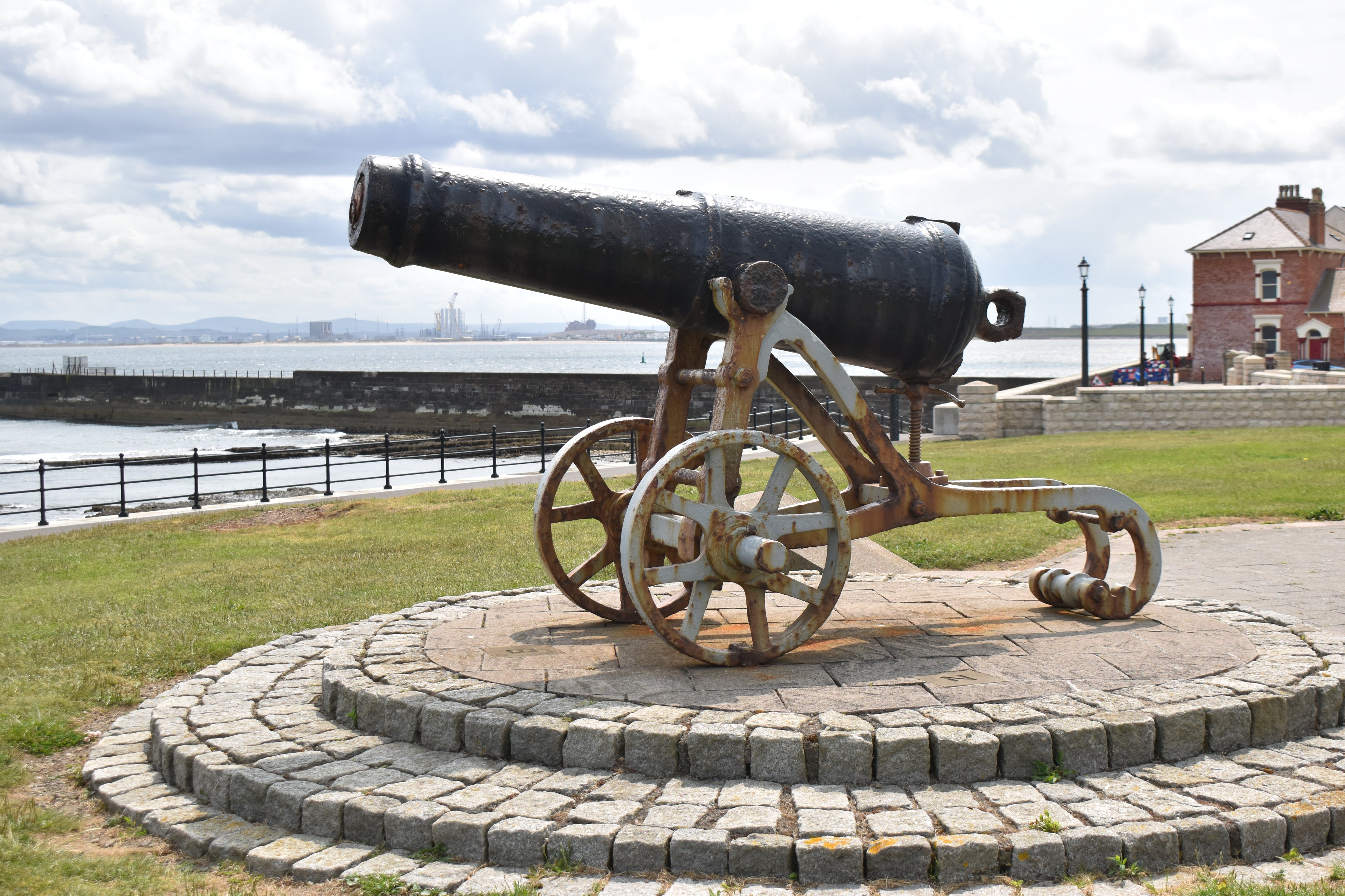 Guns Of The Heugh